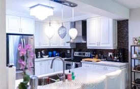 9 odalılar şehir içinde müstakil ev North York'da, Kanada. C$2,586,000