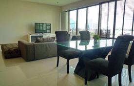 3 odalılar kondominyumda daireler Khlong Toei'de, Tayland. $2,900 haftalık