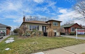 9 odalılar şehir içinde müstakil ev Etobicoke'de, Kanada. C$1,778,000