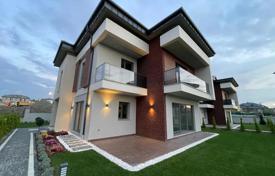 7 odalılar villa 360 m² Beylikdüzü'de, Türkiye. 59,430,000 TRY