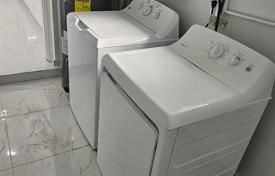 3 odalılar şehir içinde müstakil ev 141 m² Miami'de, Amerika Birleşik Devletleri. $535,000