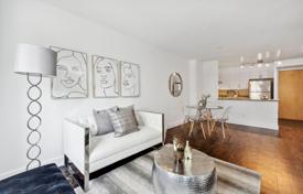 4 odalılar daire Queens Quay West'da, Kanada. C$764,000