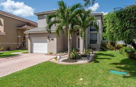 3 odalılar şehir içinde müstakil ev 210 m² Pembroke Pines'da, Amerika Birleşik Devletleri. $610,000