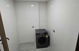 3 odalılar kondominyumda daireler Khlong Toei'de, Tayland. $3,360 haftalık