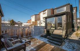 5 odalılar şehir içinde müstakil ev Old Toronto'da, Kanada. C$1,538,000