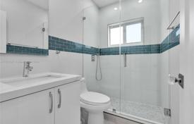 4 odalılar şehir içinde müstakil ev 219 m² Miami'de, Amerika Birleşik Devletleri. $1,690,000