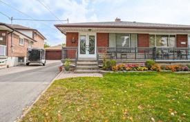 4 odalılar konak North York'da, Kanada. C$1,076,000