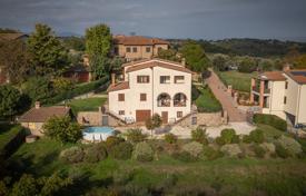 13 odalılar villa 516 m² Perugia'da, İtalya. 720,000 €