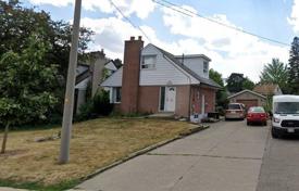 3 odalılar şehir içinde müstakil ev Etobicoke'de, Kanada. C$1,068,000