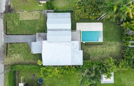 4 odalılar şehir içinde müstakil ev 327 m² Miami'de, Amerika Birleşik Devletleri. $2,349,000