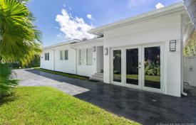 Villa – Surfside, Florida, Amerika Birleşik Devletleri. $1,550,000