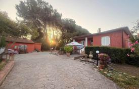 5 odalılar villa 300 m² Scarlino'da, İtalya. 1,200,000 €
