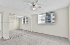 1 odalılar kondominyumda daireler 63 m² Collins Avenue'de, Amerika Birleşik Devletleri. $325,000