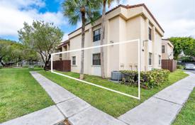 2 odalılar şehir içinde müstakil ev 74 m² Miami'de, Amerika Birleşik Devletleri. $312,000