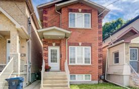 4 odalılar şehir içinde müstakil ev East York'da, Kanada. C$1,362,000