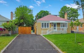 20 odalılar şehir içinde müstakil ev North York'da, Kanada. C$1,725,000
