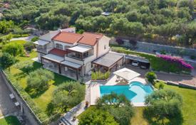 13 odalılar villa Savona'da, İtalya. 1,790,000 €