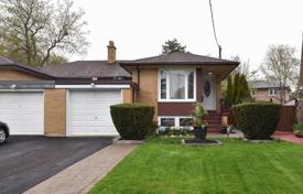 4 odalılar konak North York'da, Kanada. C$1,197,000