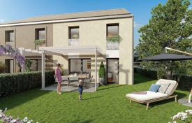 New residential complex with apartments and villas Ile-de-France'de, Fransa. Min.303,000 €