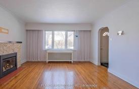8 odalılar şehir içinde müstakil ev North York'da, Kanada. C$2,081,000
