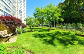 5 odalılar daire Lake Shore Boulevard West'da, Kanada. C$768,000