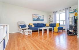 6 odalılar daire Lake Shore Boulevard West'da, Kanada. C$729,000