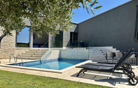 16 odalılar şehir içinde müstakil ev 400 m² Umag'da, Hırvatistan. 1,400,000 €
