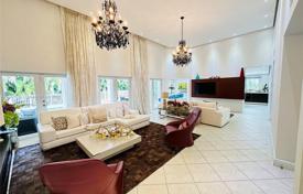 Şehir içinde müstakil ev – Doral, Florida, Amerika Birleşik Devletleri. $2,175,000