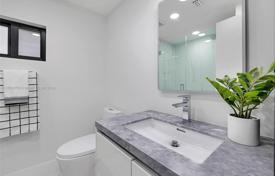 4 odalılar şehir içinde müstakil ev 148 m² Miami'de, Amerika Birleşik Devletleri. $1,589,000
