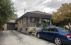 4 odalılar şehir içinde müstakil ev North York'da, Kanada. C$1,187,000