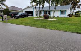 3 odalılar şehir içinde müstakil ev 190 m² Cape Coral'da, Amerika Birleşik Devletleri. $357,000