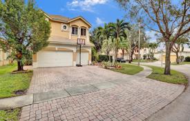 Şehir içinde müstakil ev – Miramar (USA), Florida, Amerika Birleşik Devletleri. $879,000