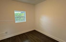 4 odalılar şehir içinde müstakil ev 137 m² Miami'de, Amerika Birleşik Devletleri. $650,000