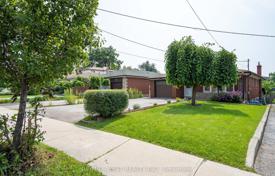 10 odalılar şehir içinde müstakil ev North York'da, Kanada. C$2,187,000