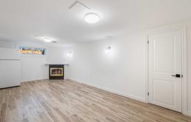 4 odalılar şehir içinde müstakil ev Etobicoke'de, Kanada. C$1,806,000