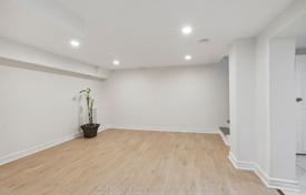 10 odalılar şehir içinde müstakil ev North York'da, Kanada. C$2,135,000