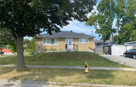 9 odalılar şehir içinde müstakil ev Scarborough'da, Kanada. C$1,275,000