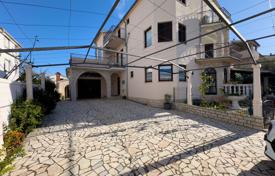 10 odalılar şehir içinde müstakil ev 330 m² Istria County'da, Hırvatistan. 880,000 €