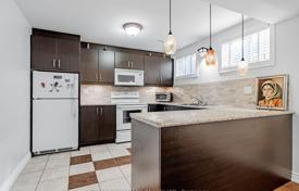 12 odalılar şehir içinde müstakil ev North York'da, Kanada. C$2,193,000