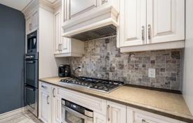 8 odalılar şehir içinde müstakil ev Etobicoke'de, Kanada. C$2,396,000