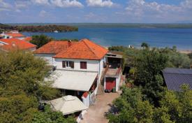 5 odalılar şehir içinde müstakil ev 247 m² Raslina'da, Hırvatistan. 300,000 €