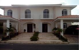 4 odalılar yazlık ev 440 m² Punta Cana'da, Dominik Cumhuriyeti. $450,000