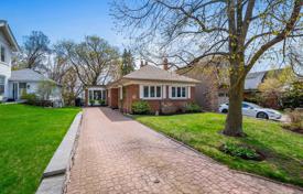 12 odalılar şehir içinde müstakil ev Old Toronto'da, Kanada. C$2,549,000