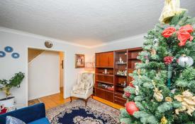 10 odalılar şehir içinde müstakil ev North York'da, Kanada. C$1,224,000
