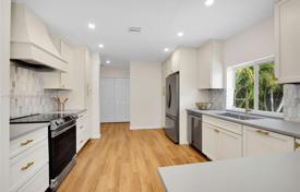 3 odalılar şehir içinde müstakil ev 239 m² Miami'de, Amerika Birleşik Devletleri. $900,000