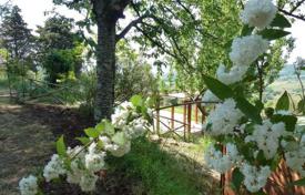 6 odalılar villa 350 m² Tuoro Sul Trasimeno'da, İtalya. 1,050,000 €