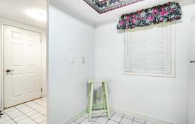 2 odalılar daire Scarborough'da, Kanada. C$698,000