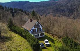 3 odalılar şehir içinde müstakil ev 184 m² Primorje-Gorski Kotar County'da, Hırvatistan. 235,000 €