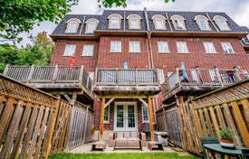 8 odalılar konak Old Toronto'da, Kanada. C$1,424,000