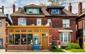 7 odalılar konak Dundas Street West'da, Kanada. C$2,156,000